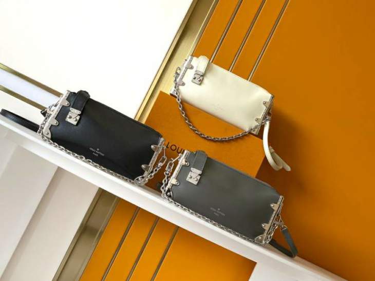 Picture of Louis Vuitton Handbags _SKUfw242187104fw